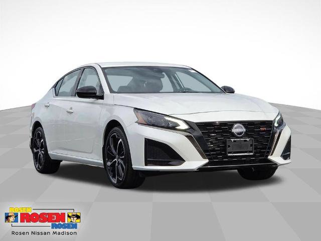 Certified 2025 Nissan Altima 2.5 SR AWD/4WD image 1