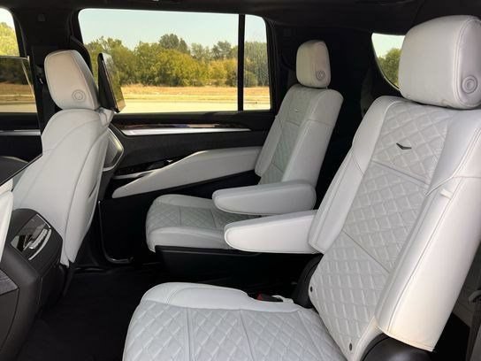 New 2026 Cadillac Escalade ESV Platinum Sport w/ LPO, ONYX Package AWD/4WD image 27