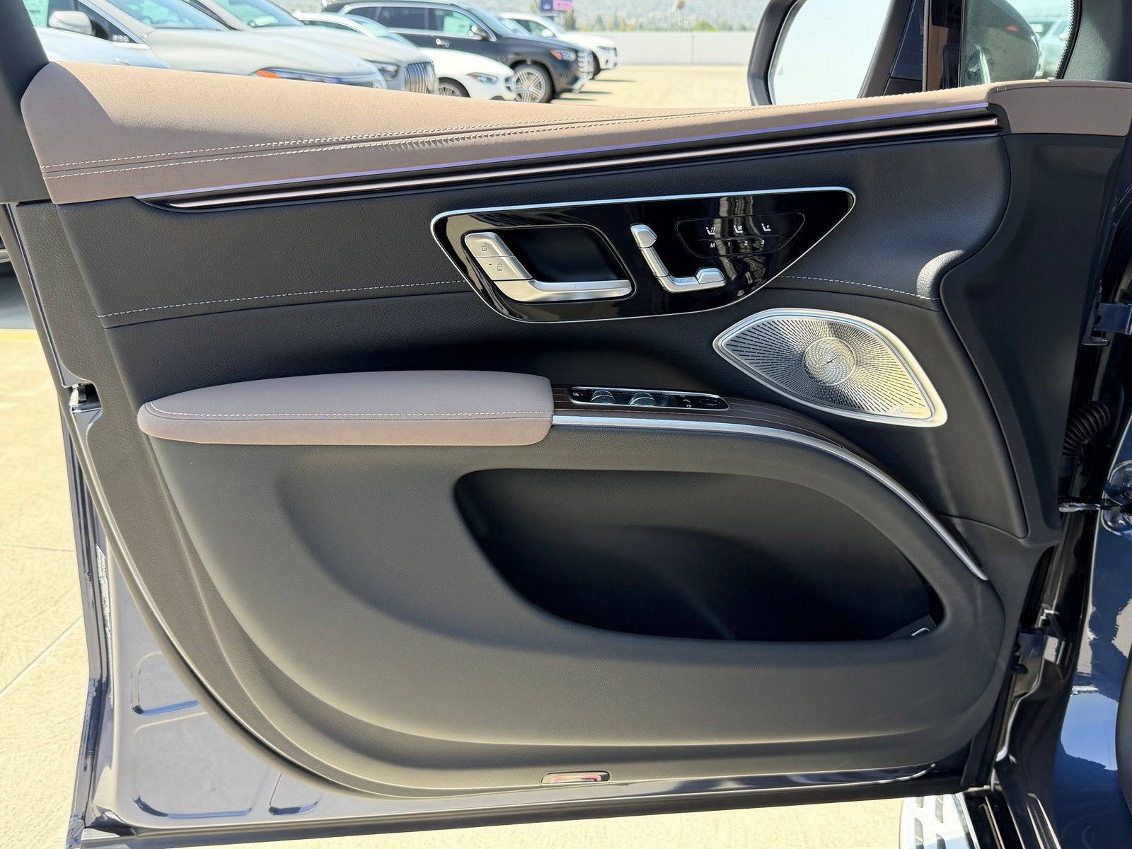 New 2026 Mercedes-Benz EQS 400 4MATIC SUV image 16