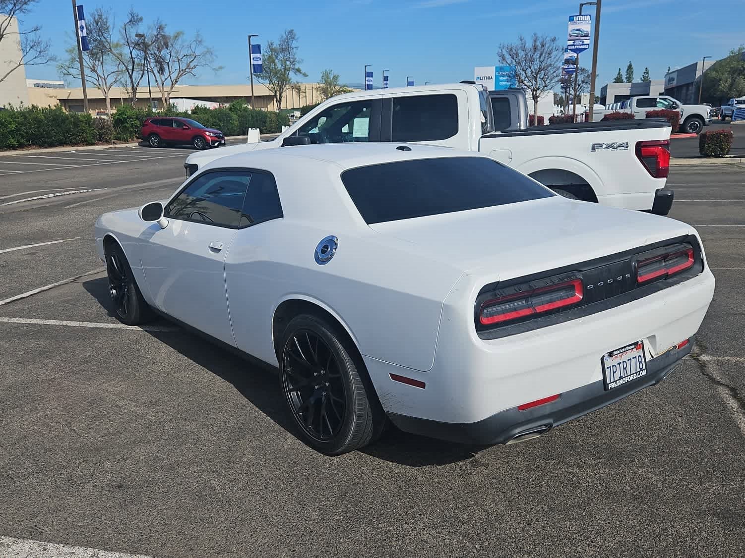 Used 2015 Dodge Challenger SXT image 6