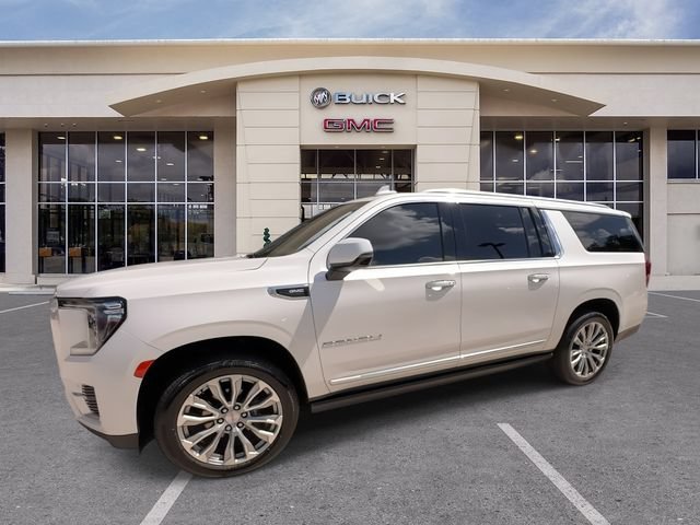 Certified 2022 GMC Yukon XL Denali w/ Denali Ultimate Package AWD/4WD image 7