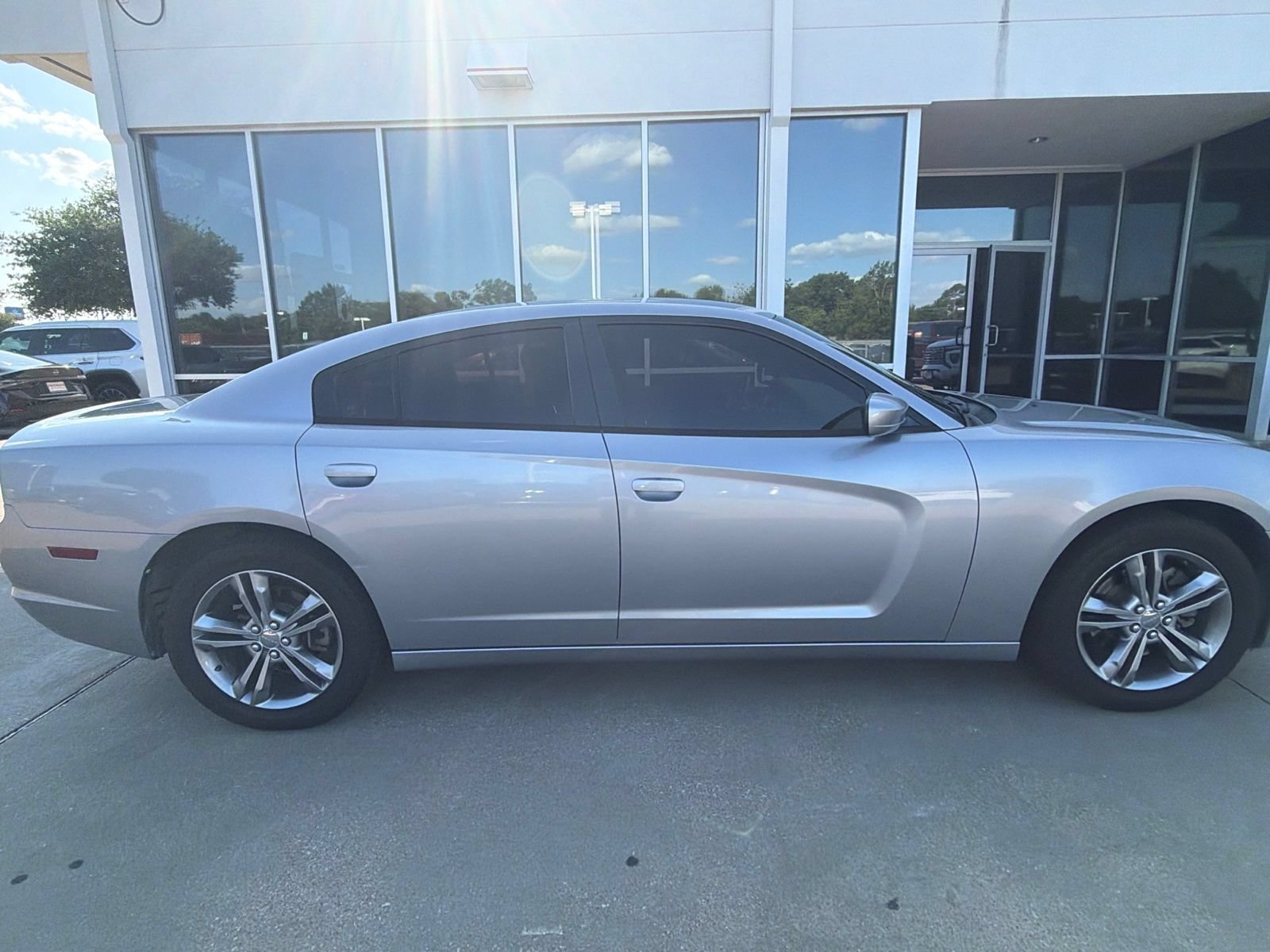 Used 2014 Dodge Charger SXT AWD/4WD image 4