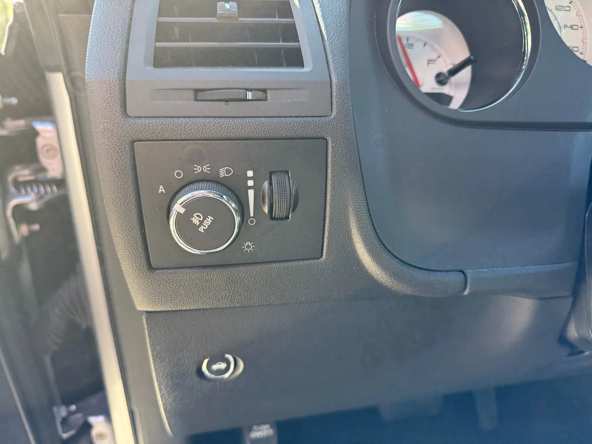 Used 2013 Dodge Challenger R/T image 18