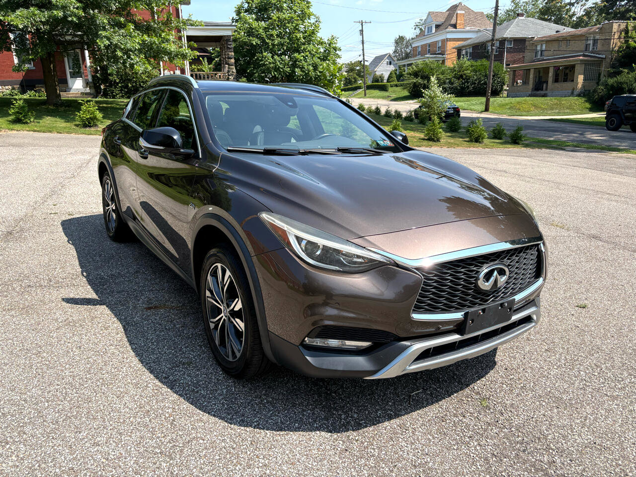 Used 2018 INFINITI QX30 Premium image 1