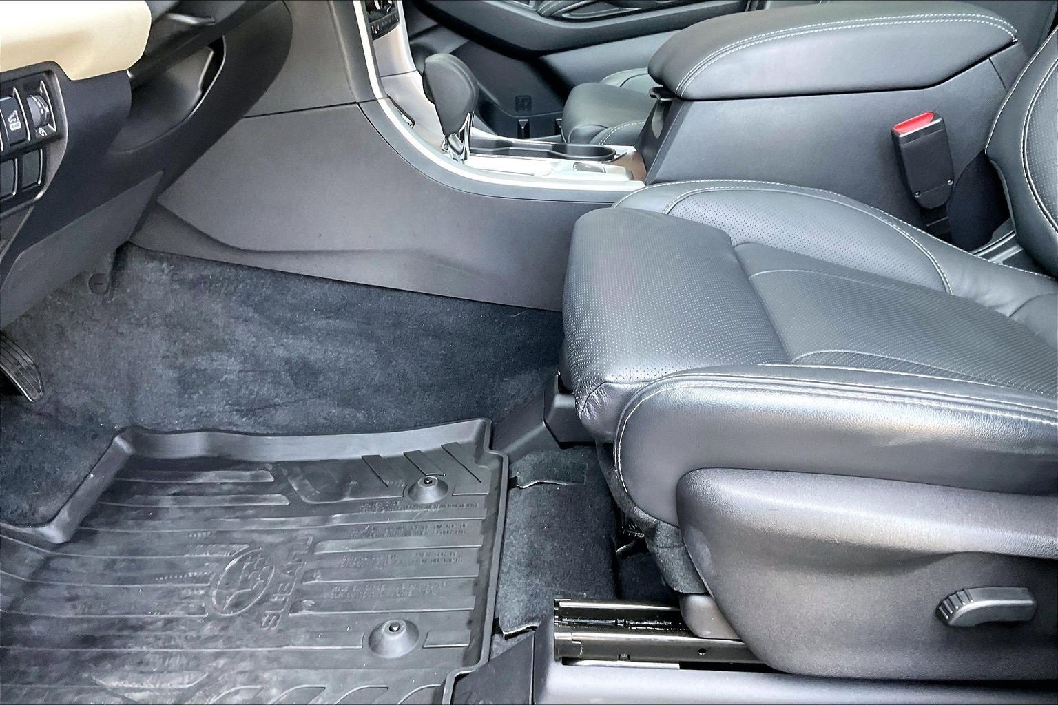 Used 2022 Subaru Ascent Touring image 16