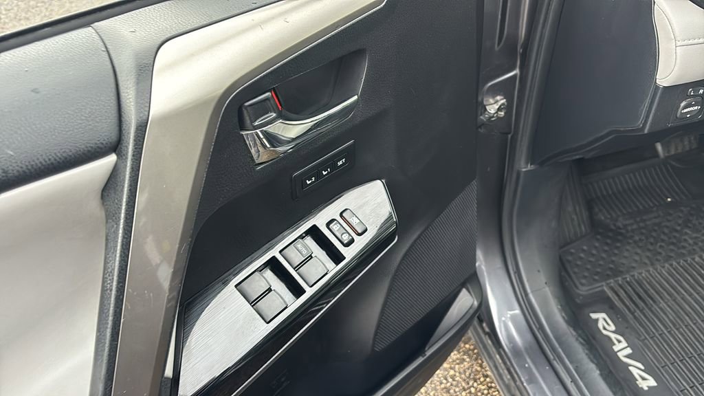 Used 2018 Toyota RAV4 Limited image 14