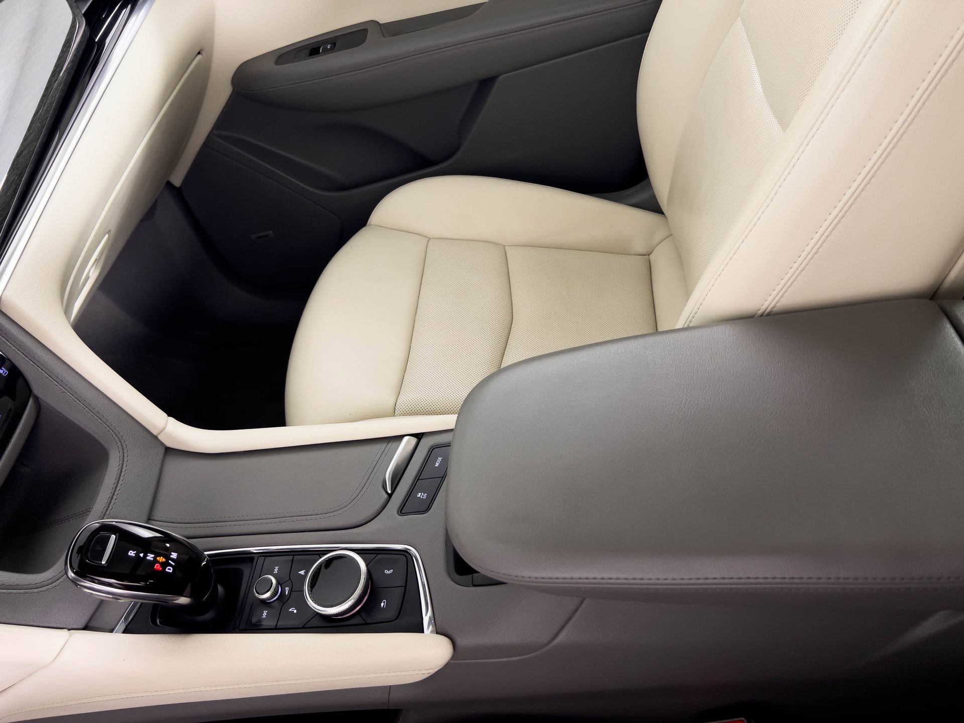 Used 2022 Cadillac XT6 Premium Luxury image 31