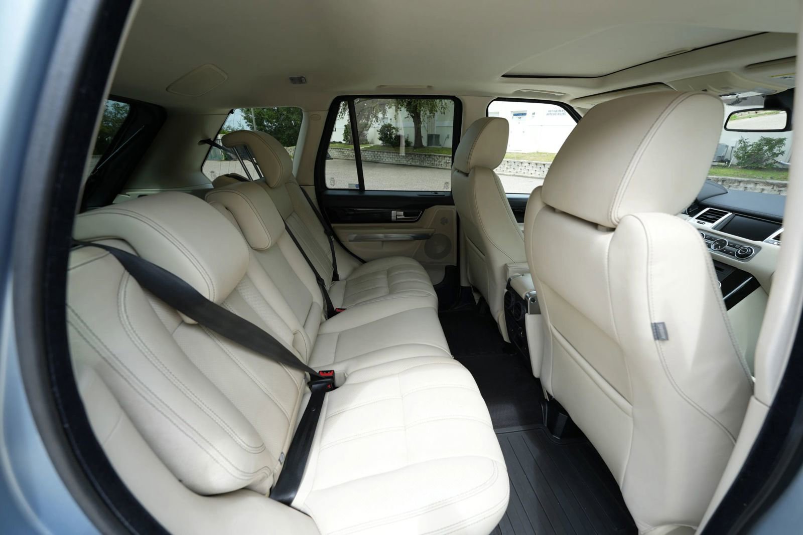 Used 2011 Land Rover Range Rover Sport Supercharged image 32