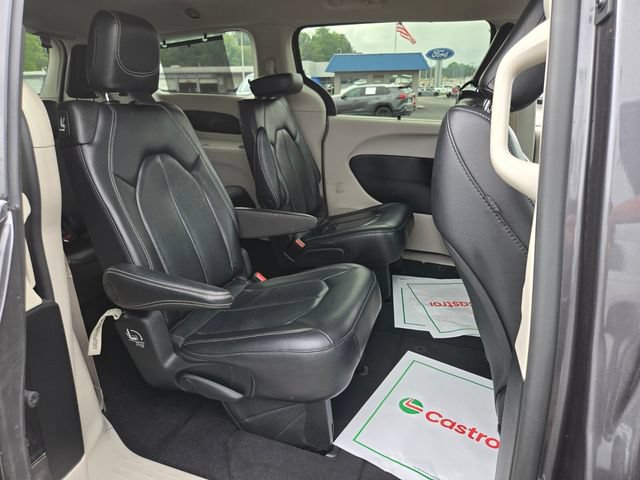 Used 2022 Chrysler Pacifica Touring-L FWD image 24