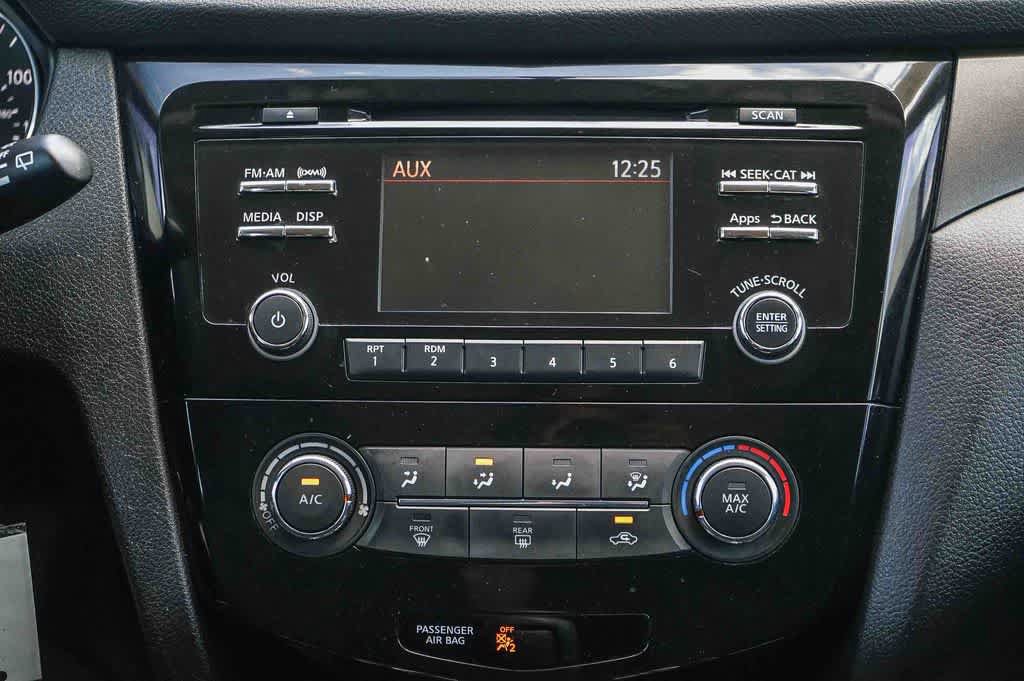 Used 2016 Nissan Rogue S FWD image 14