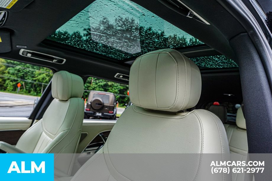 Used 2025 Land Rover Range Rover Long Wheelbase SE AWD/4WD image 17