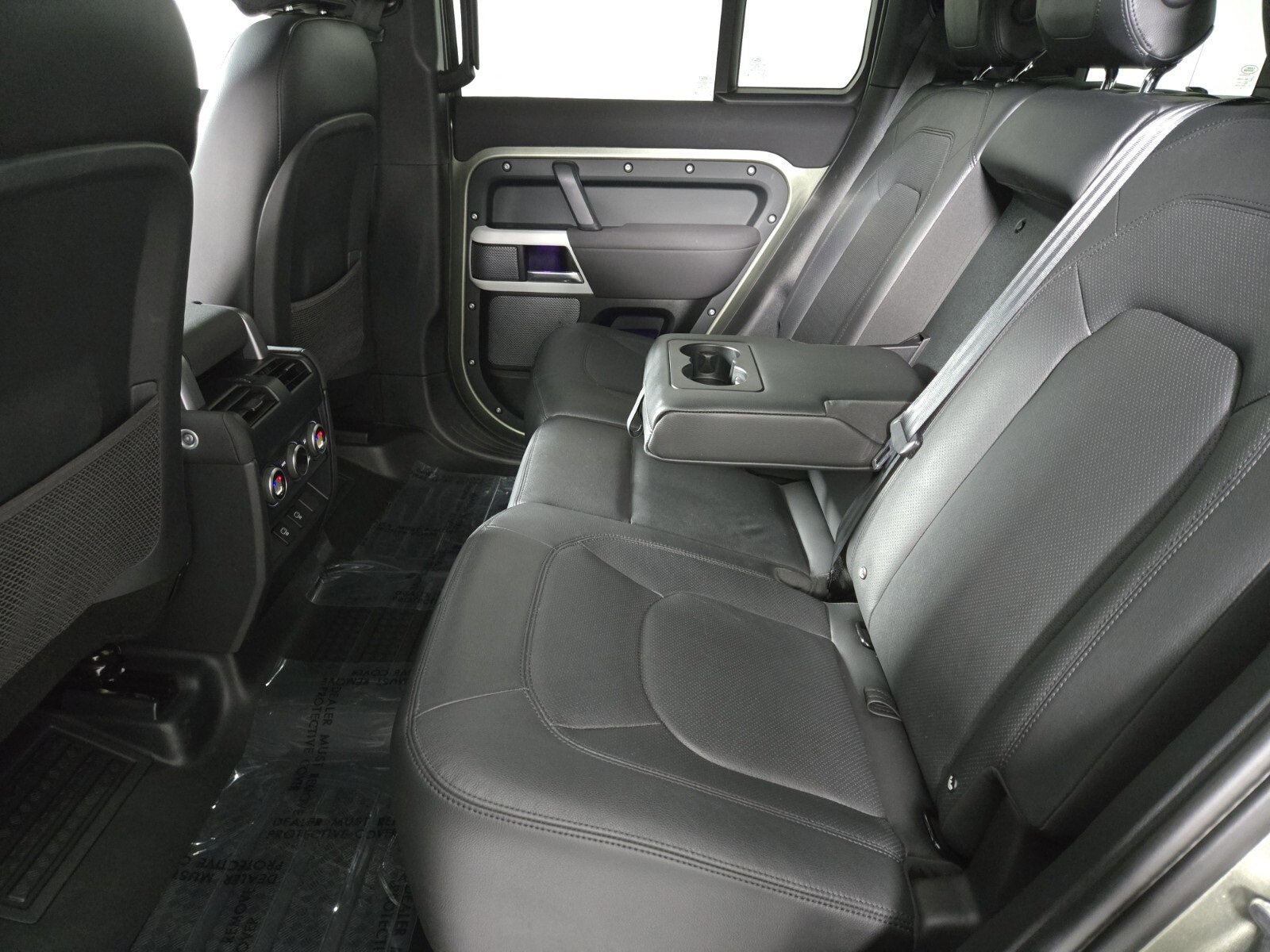 Used 2023 Land Rover Defender 110 SE image 5