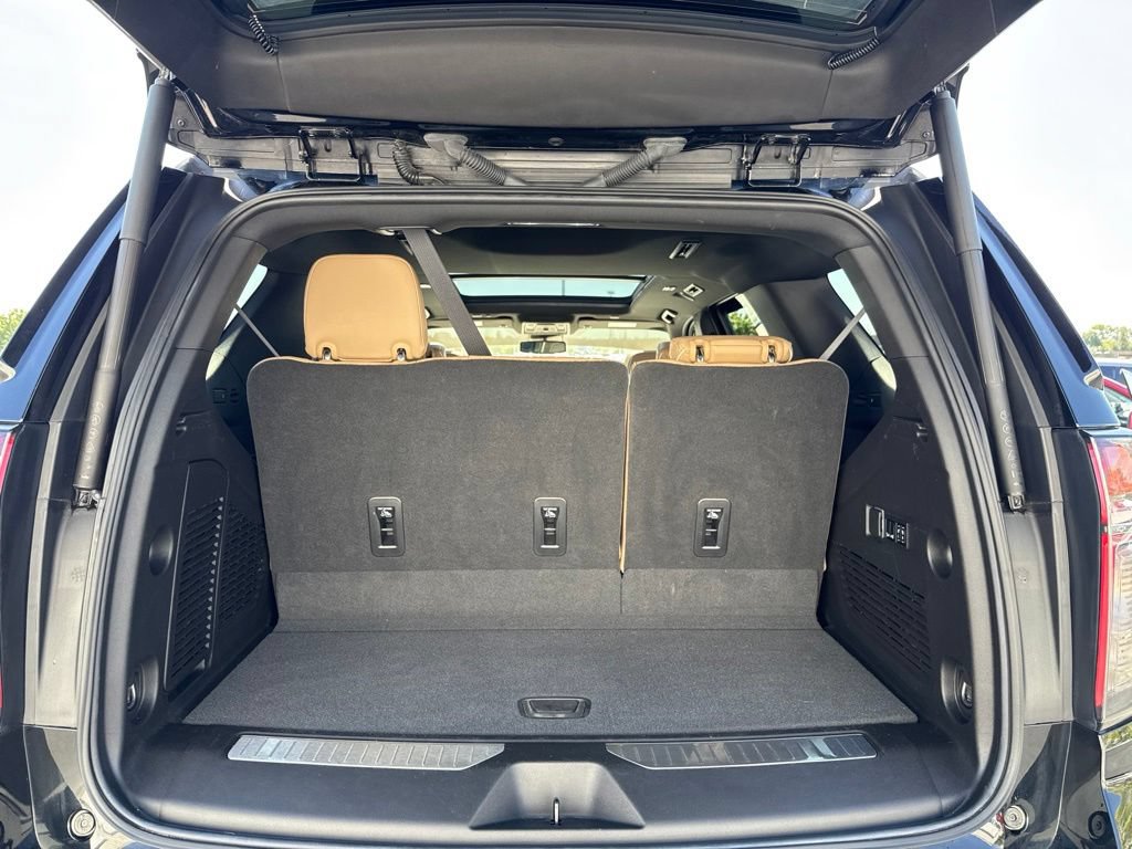 Used 2023 Chevrolet Tahoe Premier AWD/4WD image 38