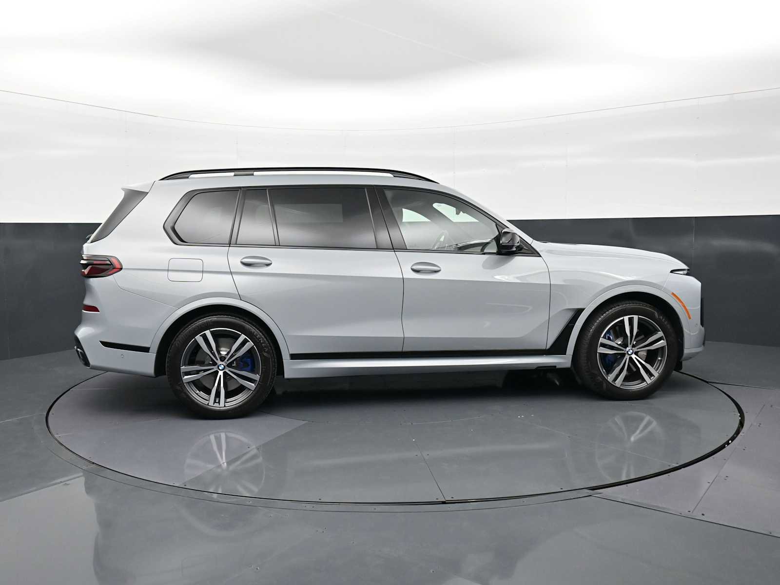 Used 2026 BMW X7 M60i AWD/4WD image 4