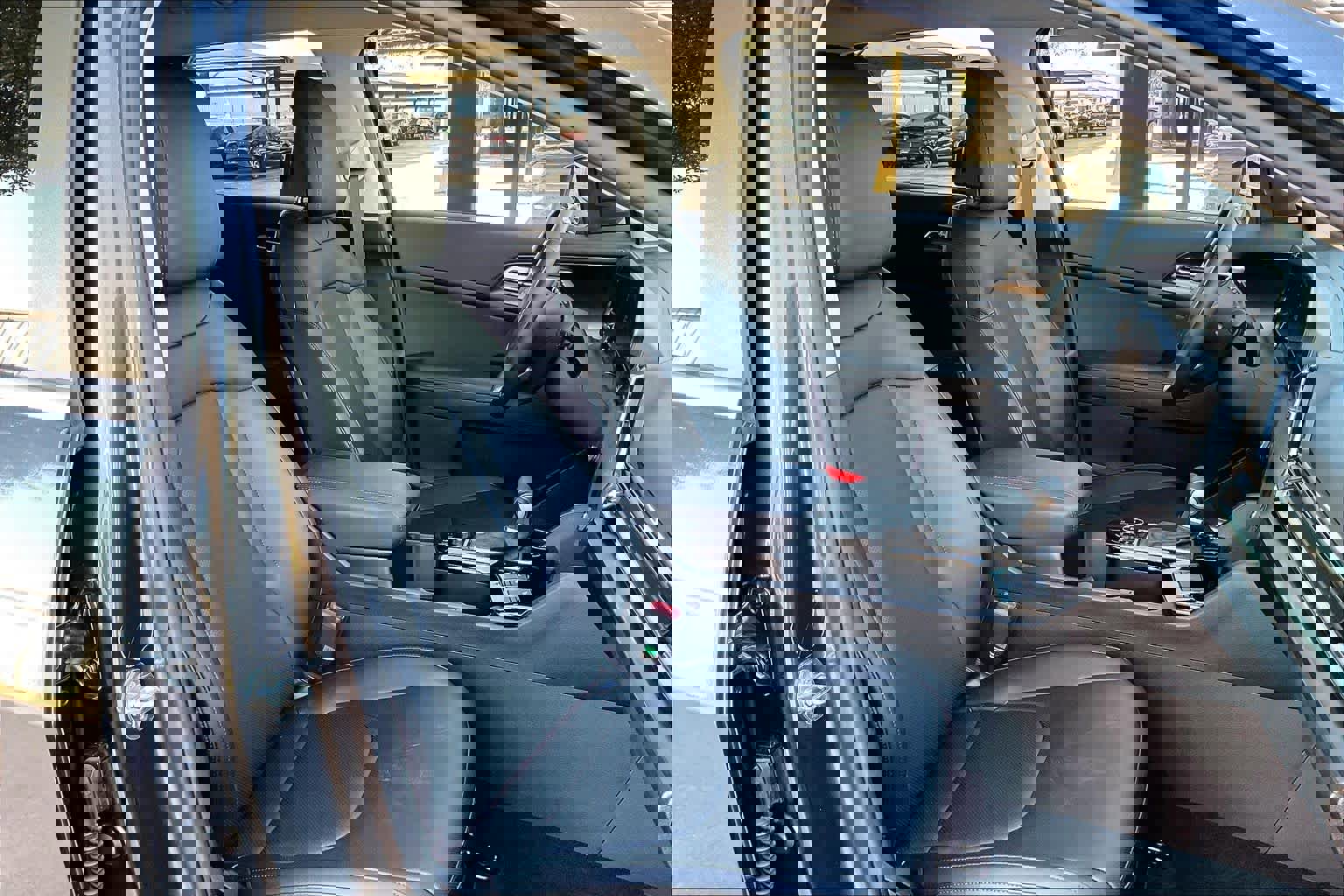 Used 2025 Kia Sportage EX image 8