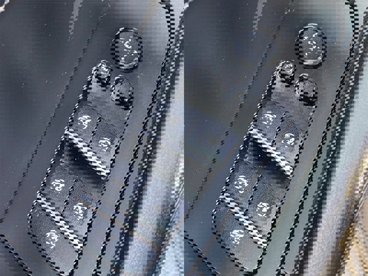 Used 2023 BMW X6 xDrive40i w/ M Sport Package image 22