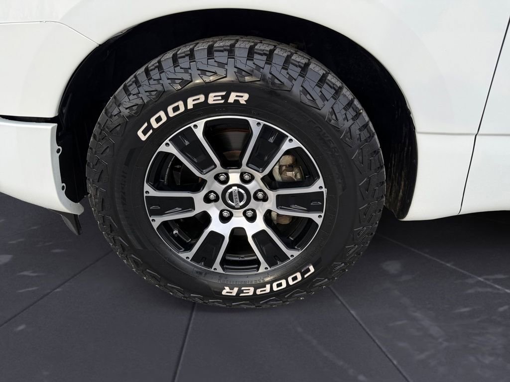 Used 2021 Nissan Titan SV image 14