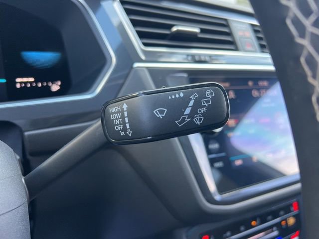 Certified 2023 Volkswagen Tiguan SE R-Line image 25