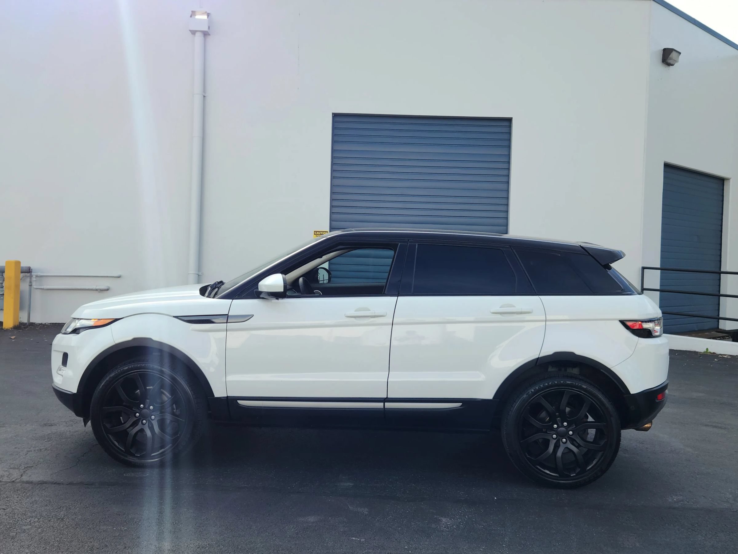 Used 2015 Land Rover Range Rover Evoque Pure Premium AWD/4WD image 2