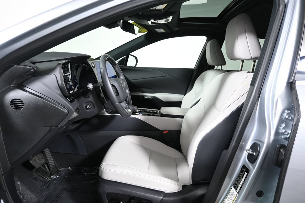Used 2025 Lexus RX 350 Premium w/ Accessory Package AWD/4WD image 3