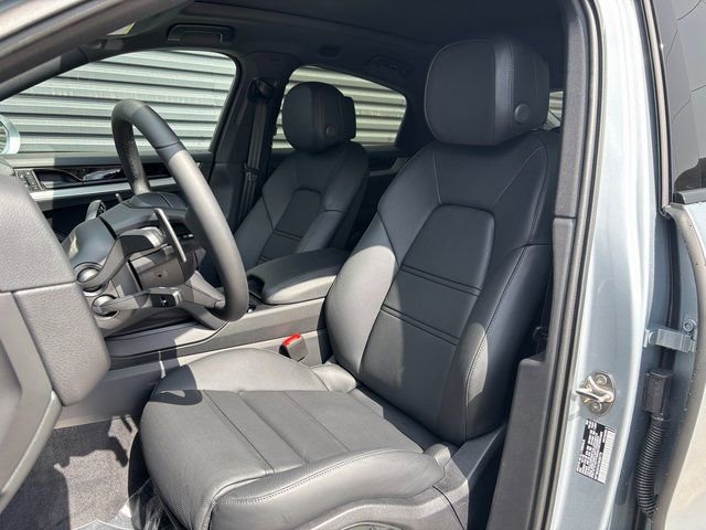 Certified 2026 Porsche Cayenne Coupe AWD/4WD image 5