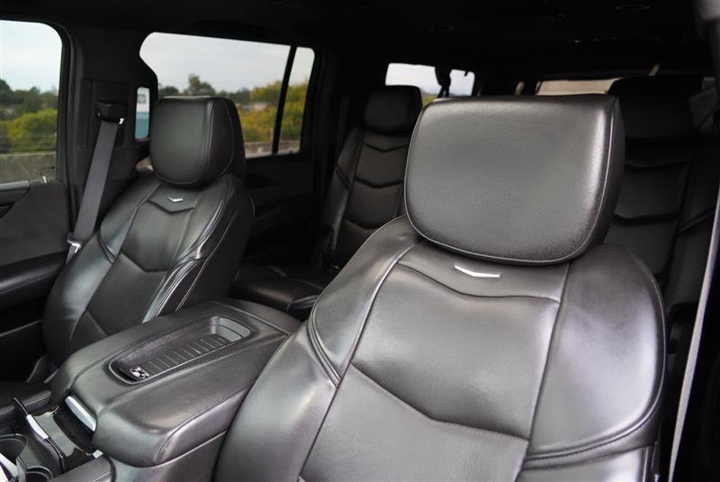 Used 2018 Cadillac Escalade ESV Platinum AWD/4WD image 48