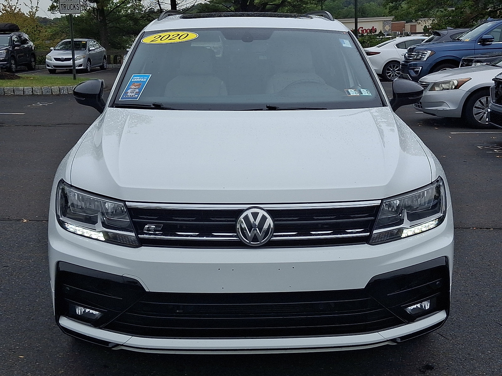 Used 2020 Volkswagen Tiguan SE R-Line AWD/4WD image 2