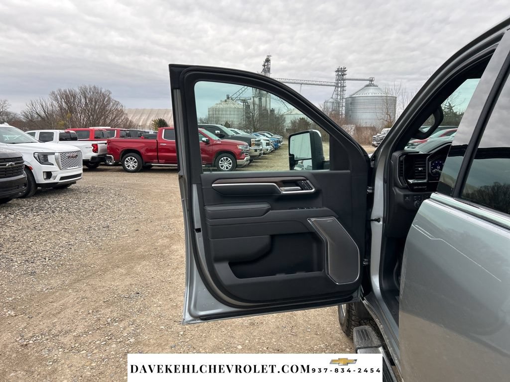 Certified 2025 Chevrolet Silverado 2500 High Country w/ High Country Premium Package AWD/4WD image 9