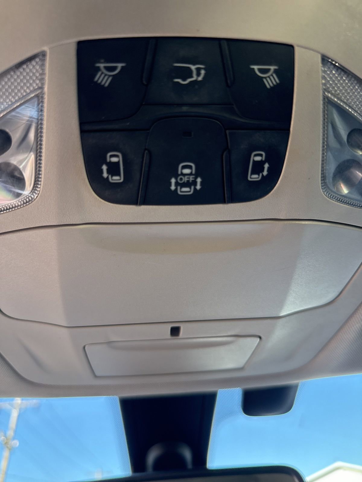 Used 2019 Chrysler Pacifica Touring-L image 11