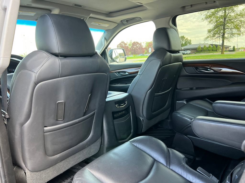 Used 2019 Cadillac Escalade Premium Luxury AWD/4WD image 36