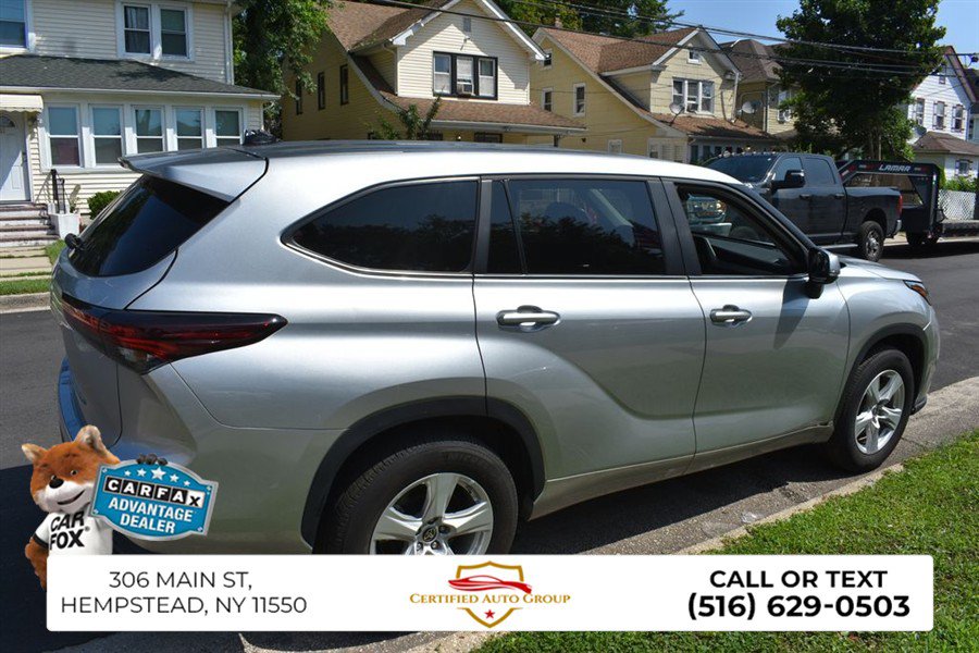 Used 2025 Toyota Highlander LE FWD image 5