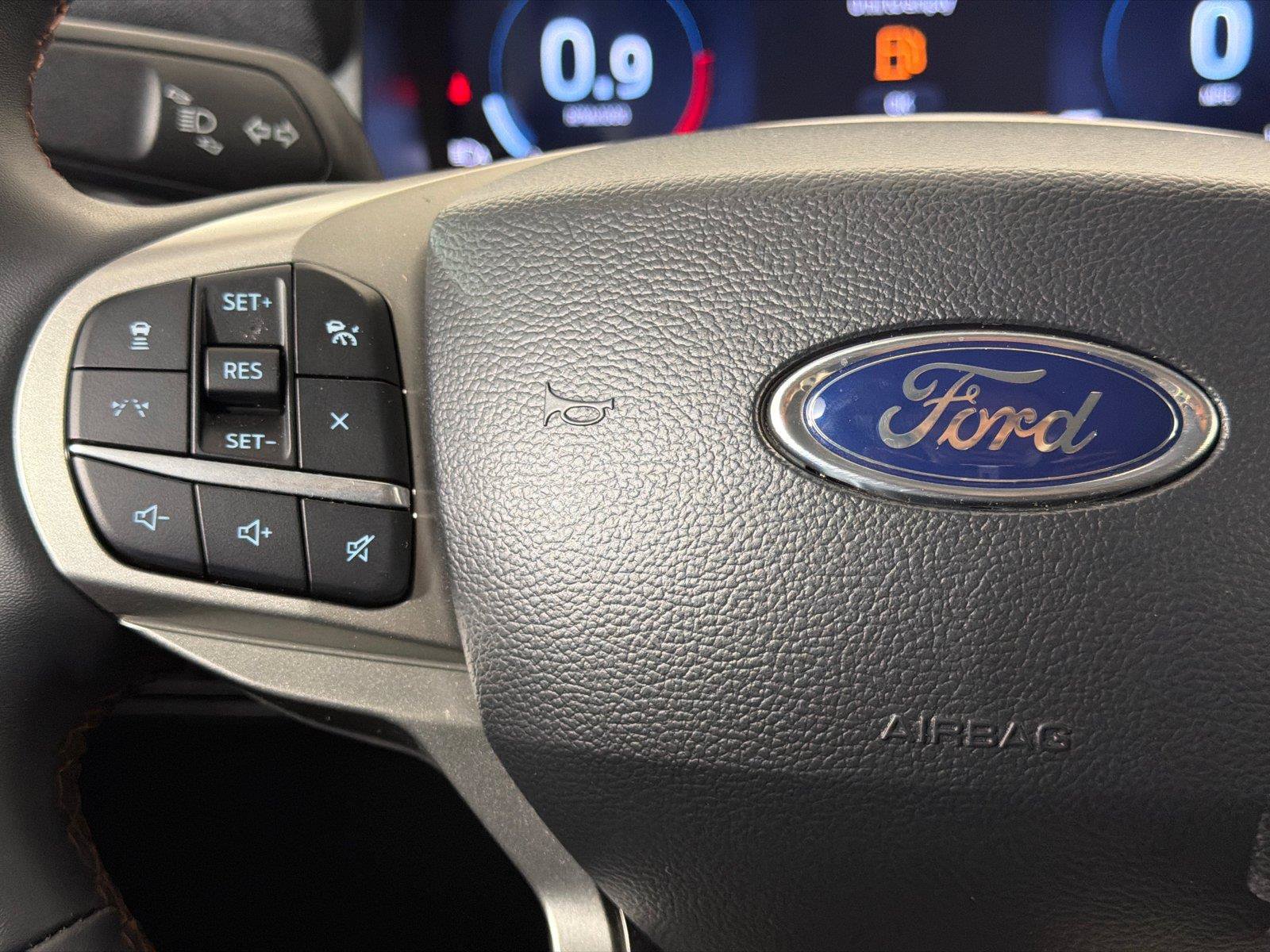Used 2025 Ford Explorer Active RWD image 28