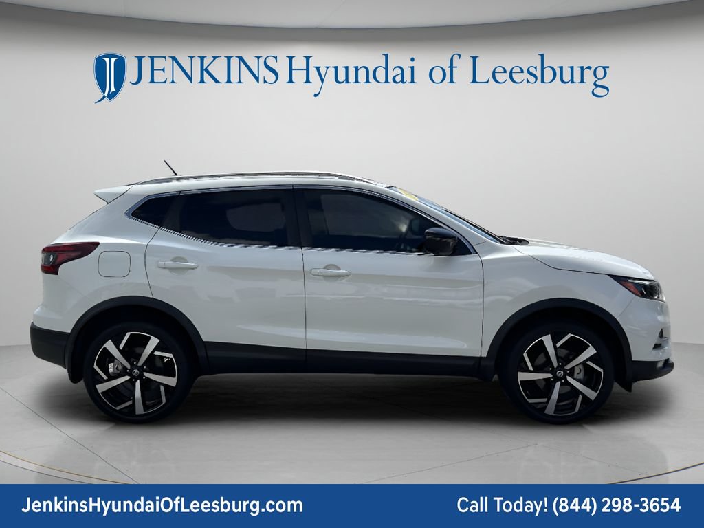 Used 2021 Nissan Rogue Sport SL w/ Premium Package FWD image 3