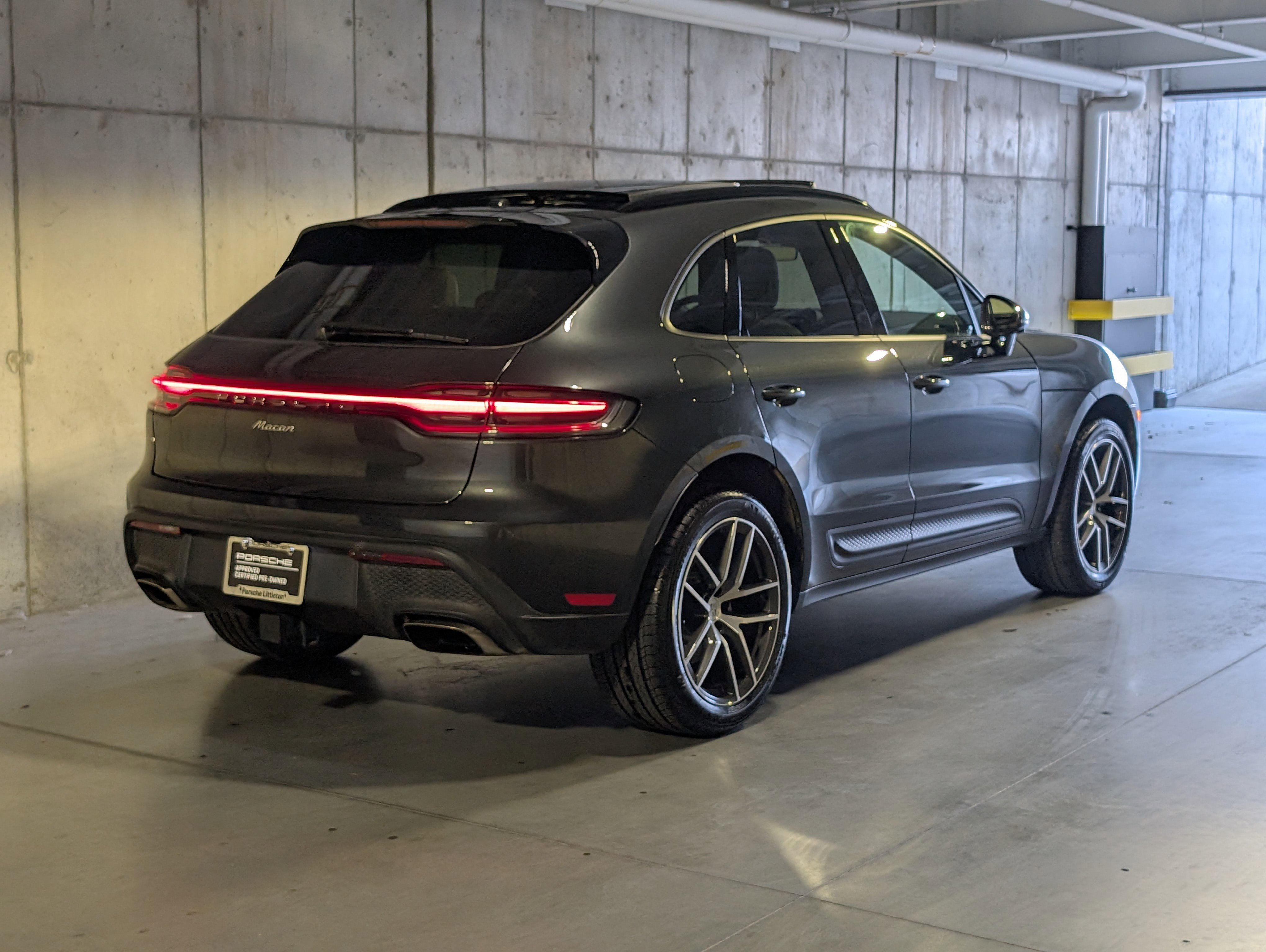 Certified 2025 Porsche Macan image 13