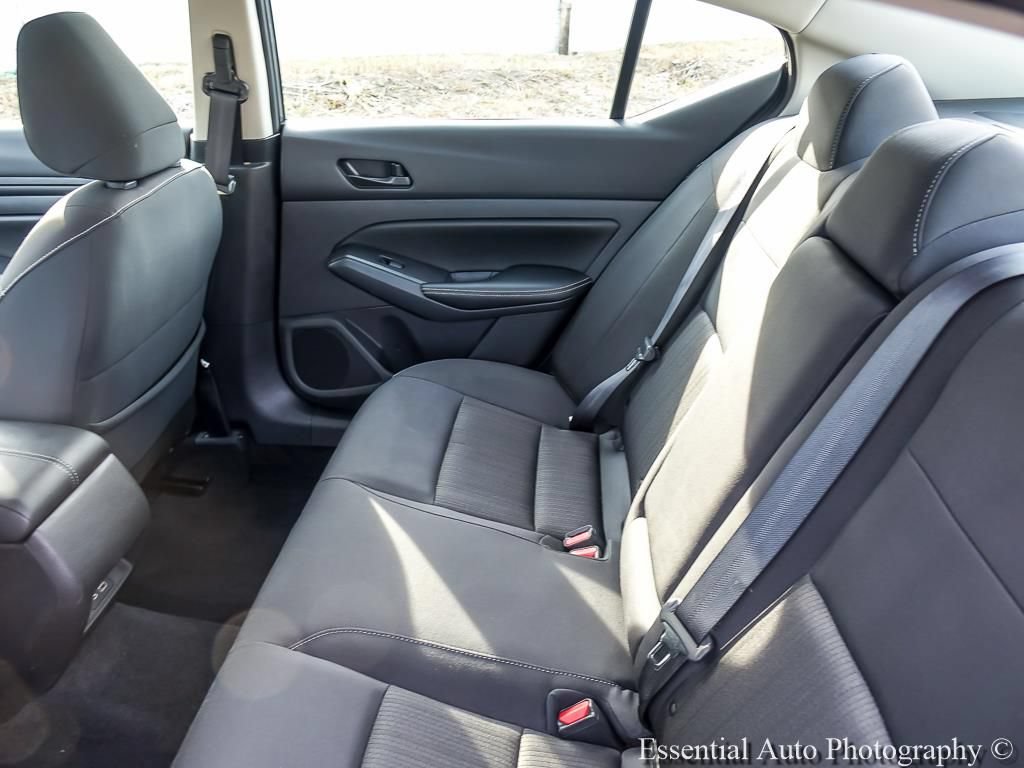 Used 2025 Nissan Altima 2.5 SV FWD image 12