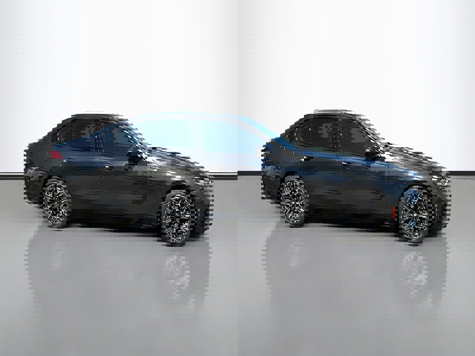 Used 2024 BMW 530i w/ M Sport Package image 8