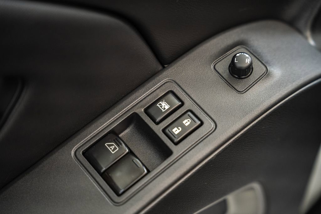 Used 2022 Nissan Frontier SV AWD/4WD image 37