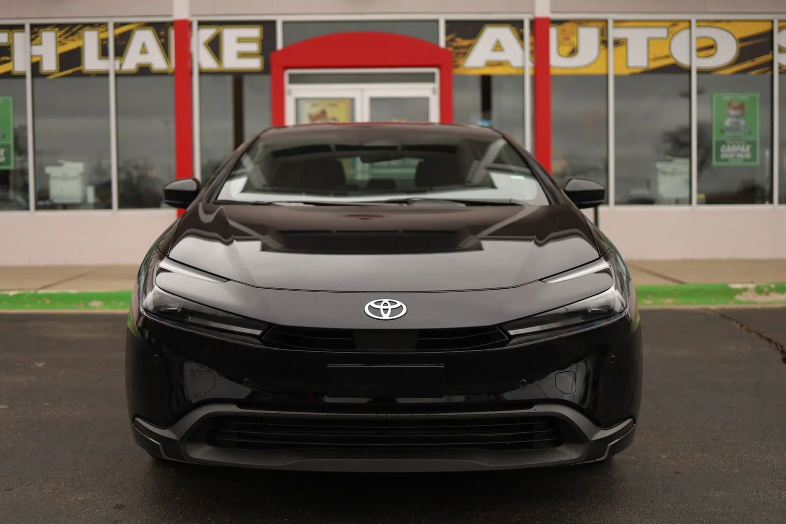 Used 2024 Toyota Prius LE image 2