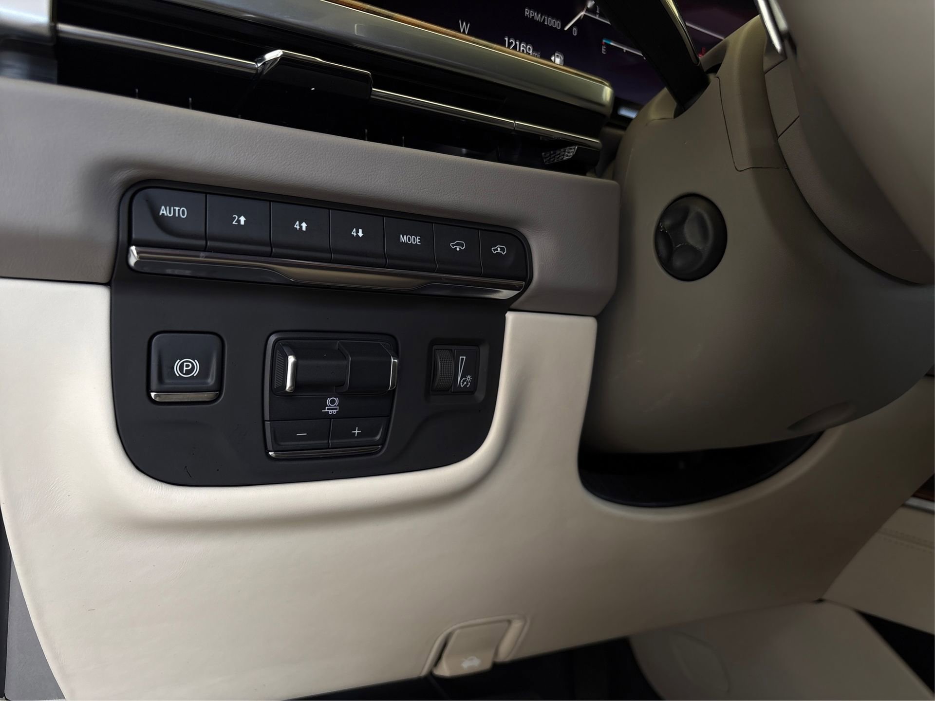 Used 2025 Cadillac Escalade ESV Sport Platinum image 20