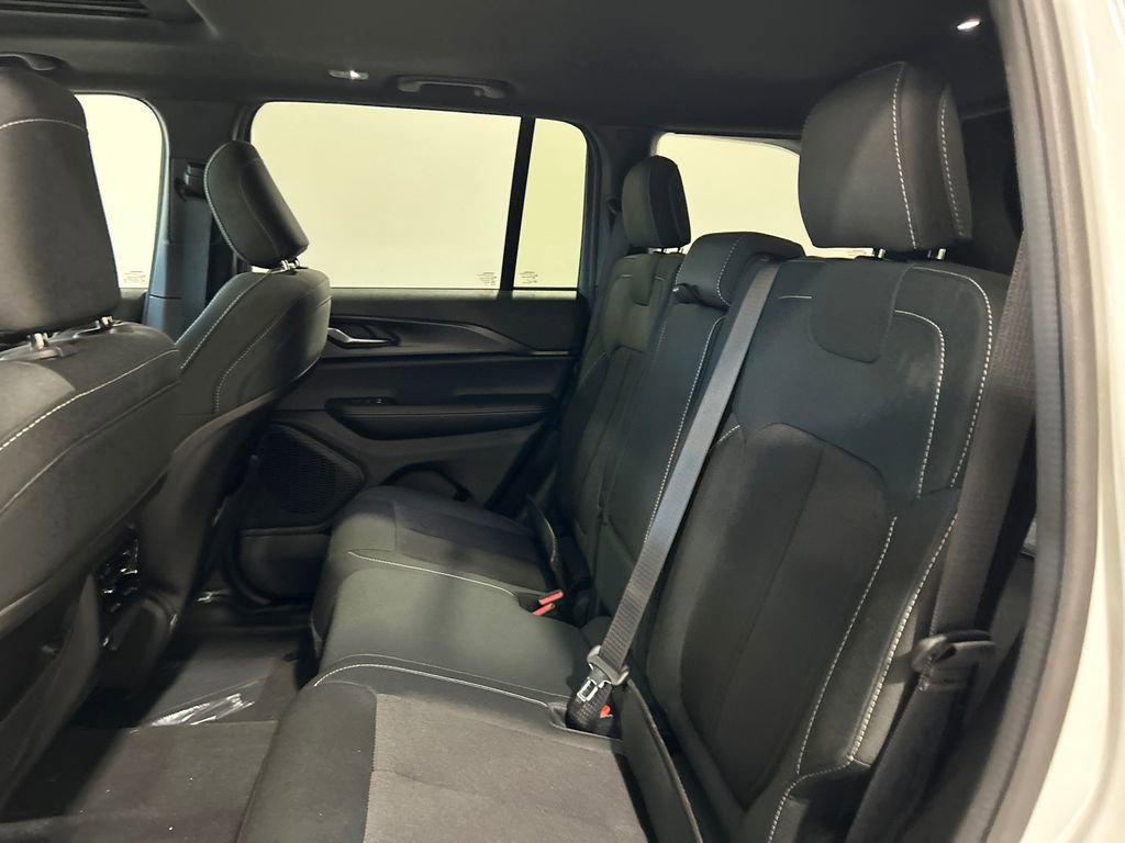 New 2025 Jeep Grand Cherokee Laredo w/ Luxury Tech Group I image 31