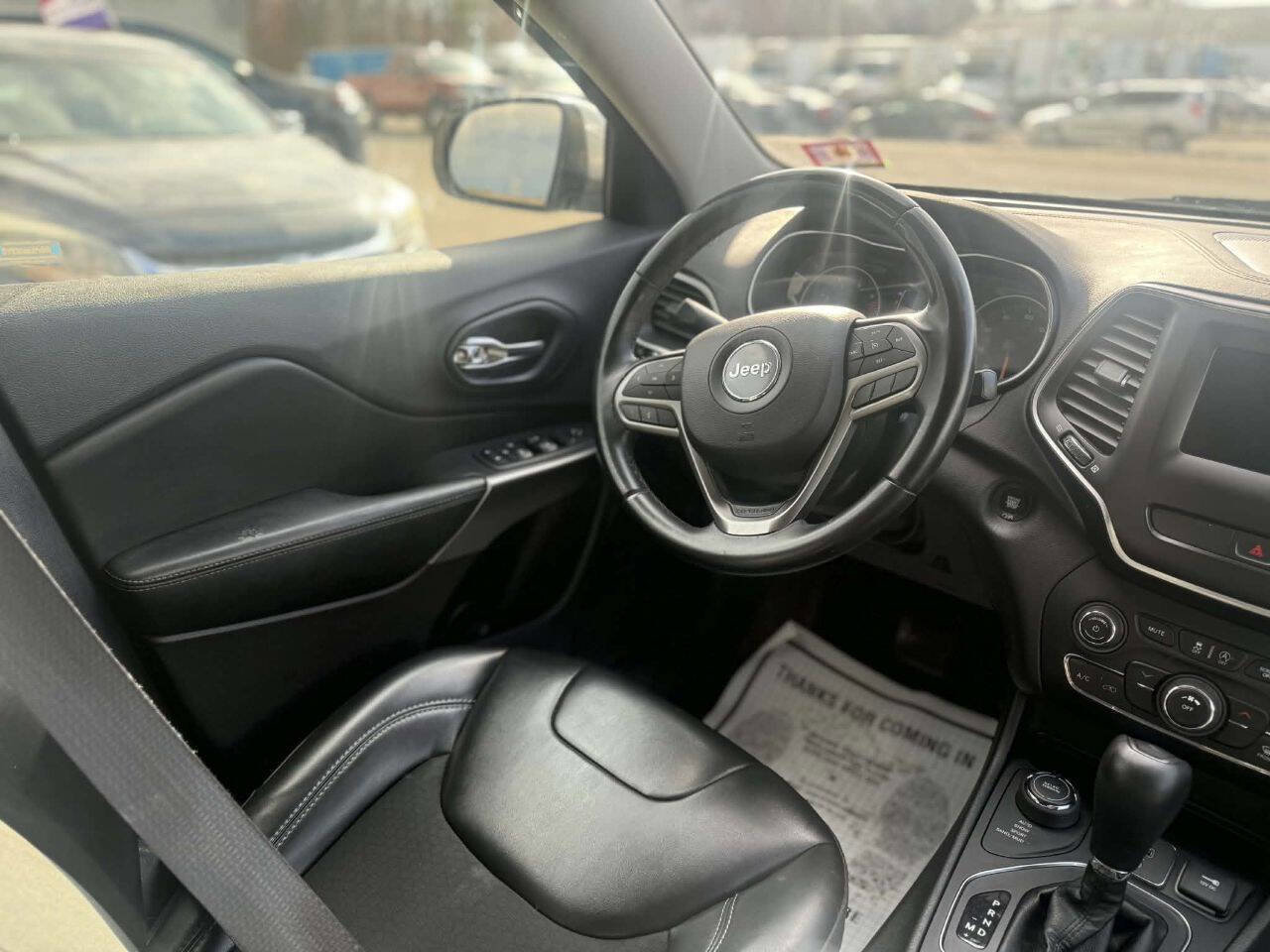 Used 2019 Jeep Cherokee Latitude Plus AWD/4WD image 18