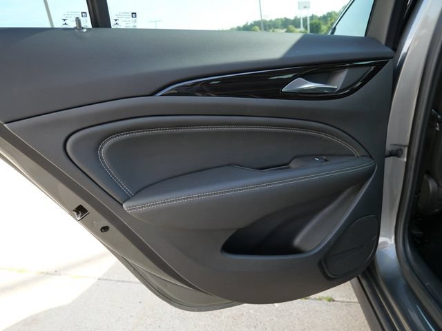 Used 2018 Buick Regal Essence w/ Driver Confidence Package #1 AWD/4WD image 14