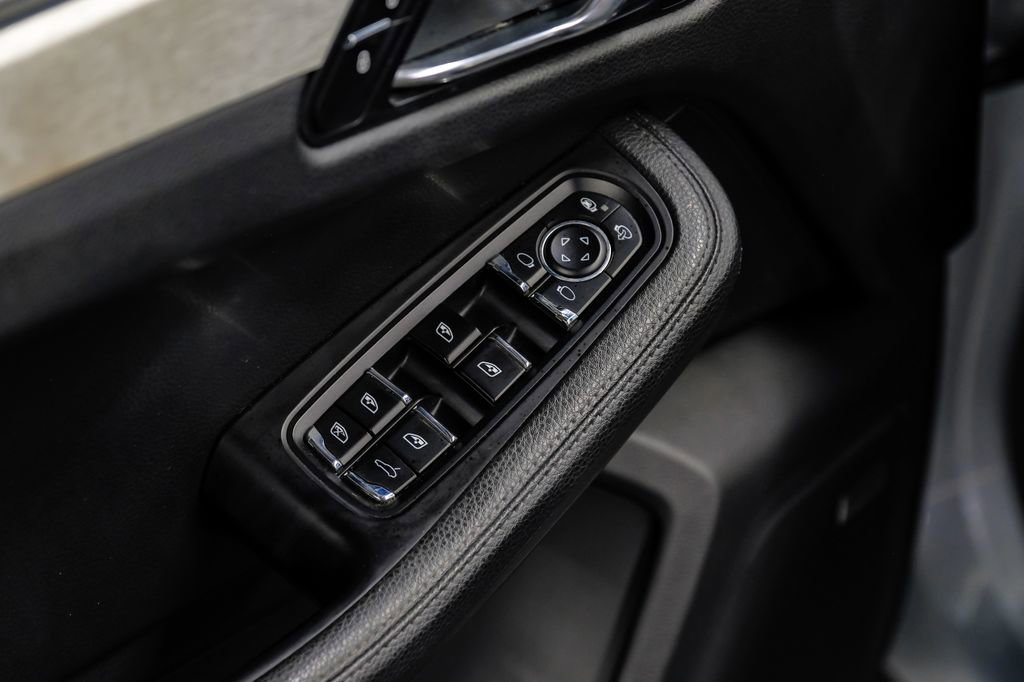 Used 2017 Porsche Macan S image 53