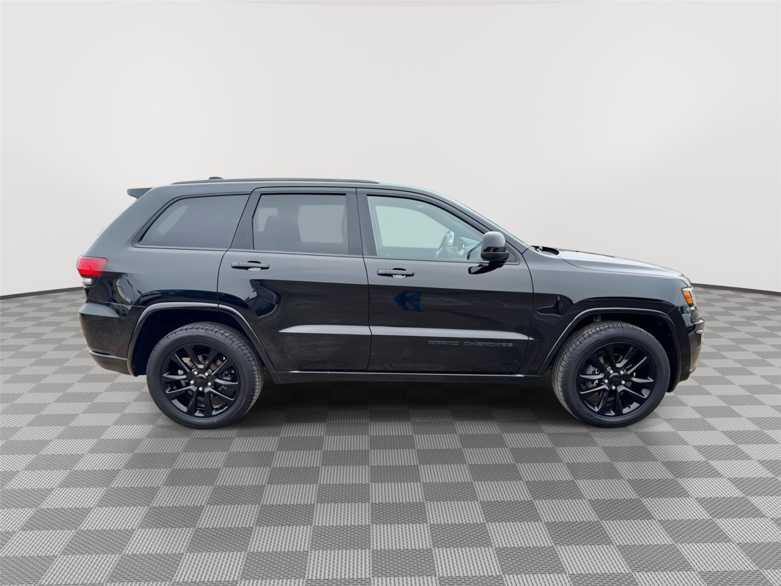 Used 2020 Jeep Grand Cherokee Altitude image 6