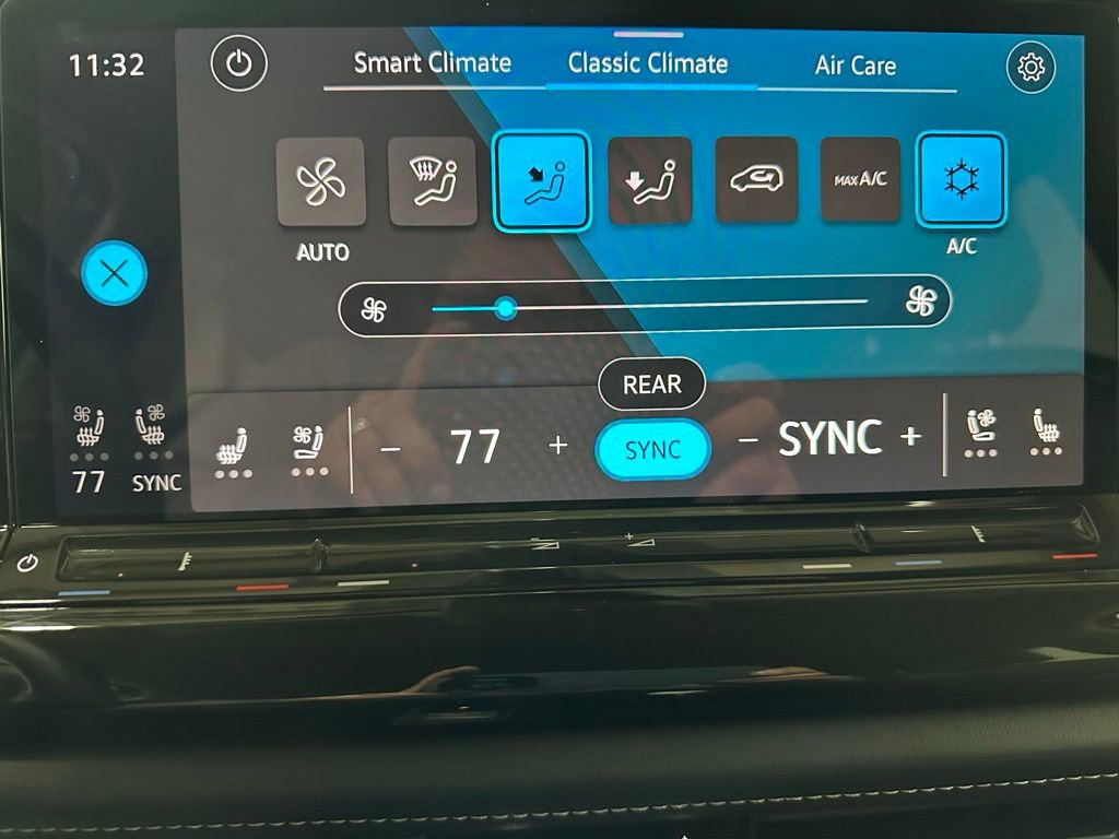 Used 2025 Volkswagen Atlas SE AWD/4WD image 36