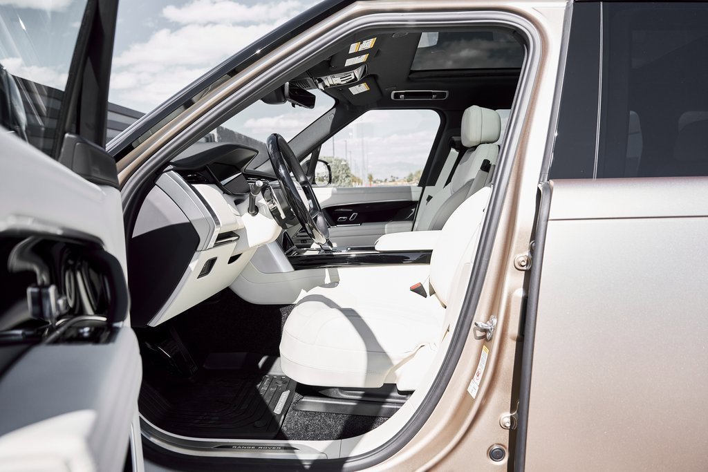 Used 2026 Land Rover Range Rover Long Wheelbase SE image 29