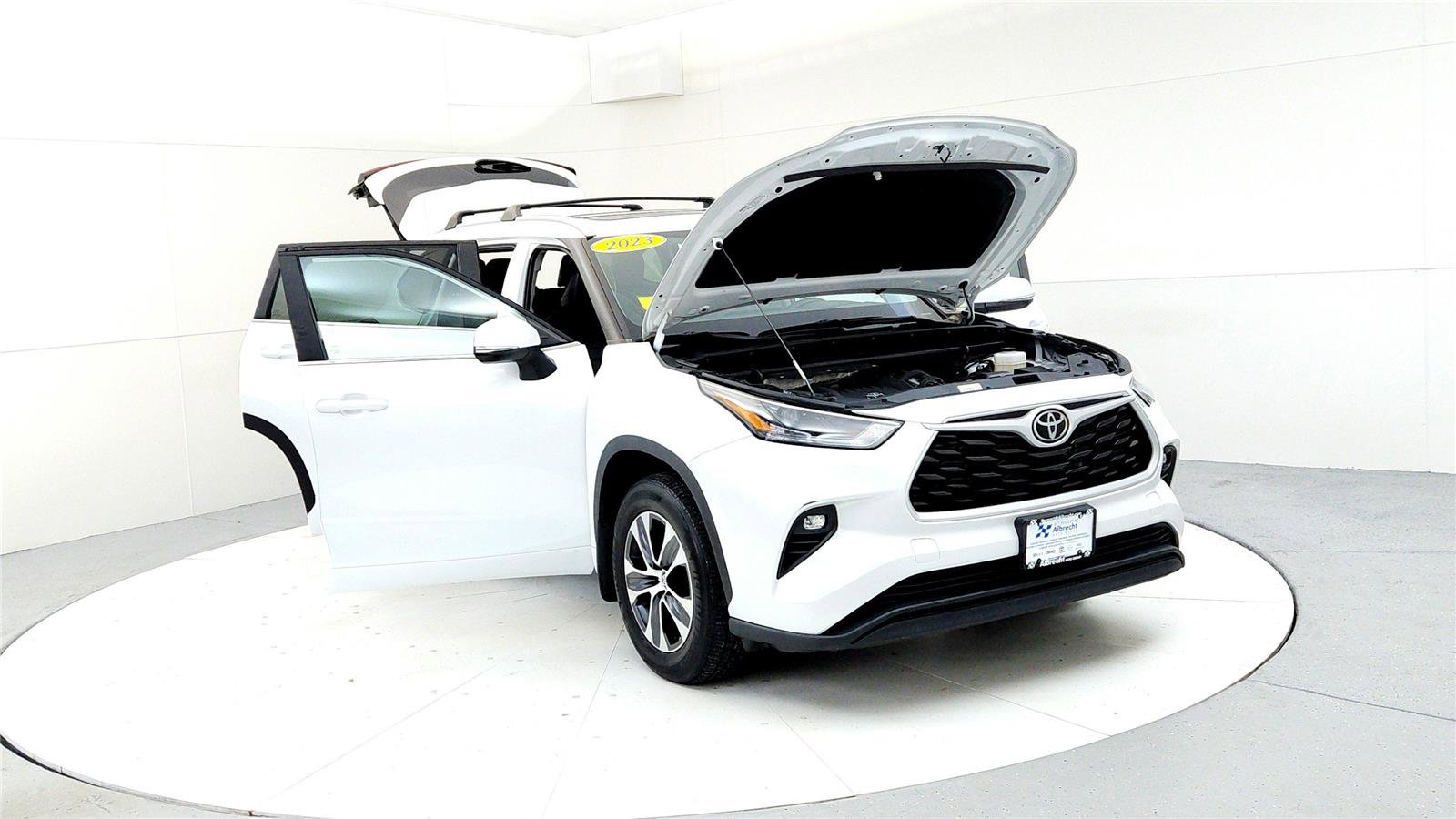 Certified 2023 Toyota Highlander XLE image 9