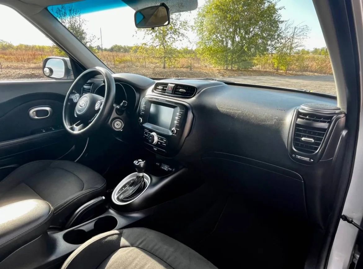 Used 2018 Kia Soul + image 8
