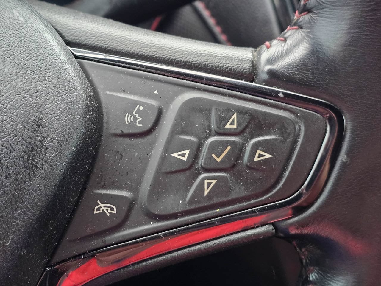 Used 2022 Chevrolet Equinox RS w/ LPO, Floor Liner Package FWD image 21