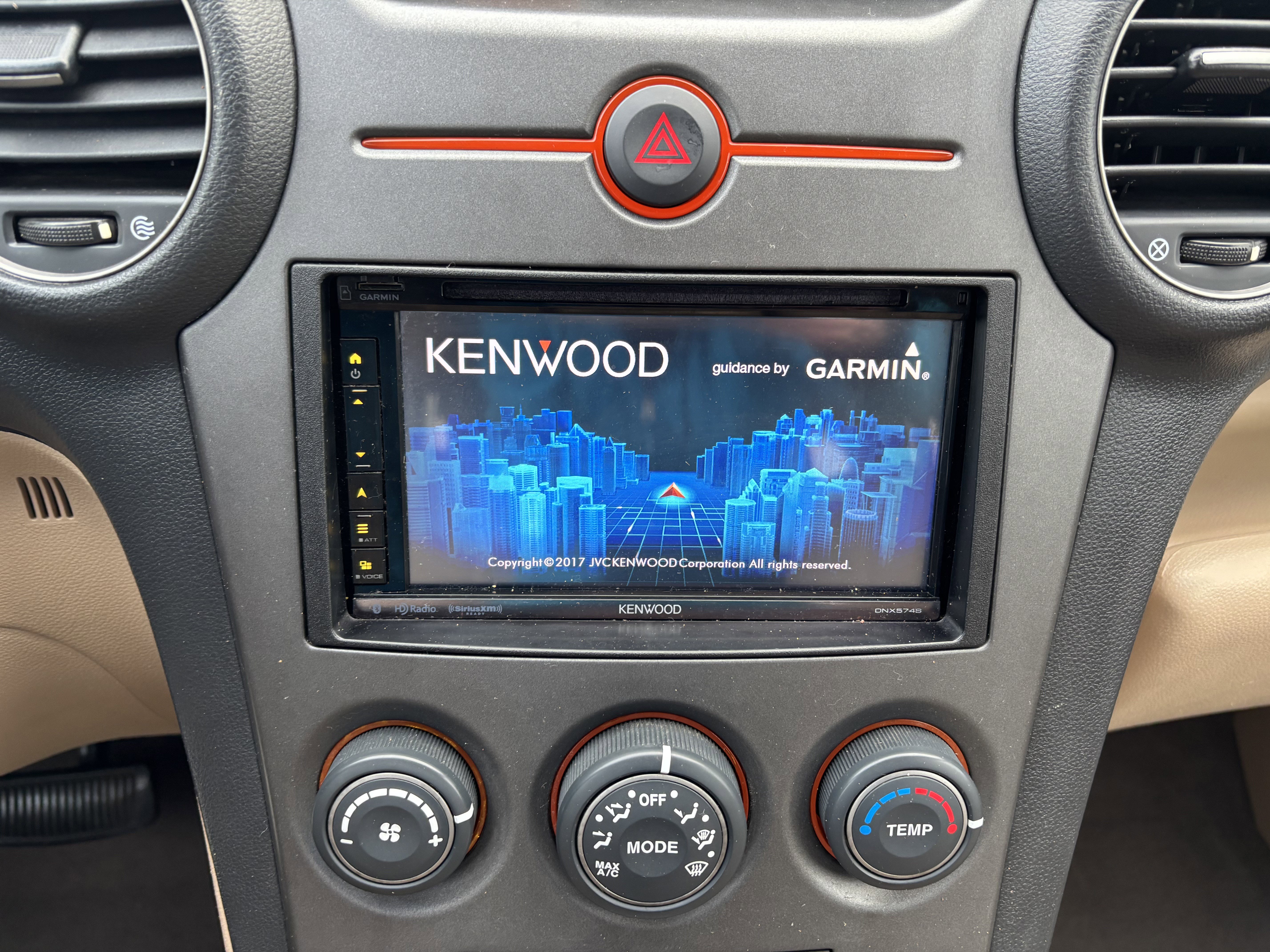 Used 2007 Kia Rondo LX w/ Convenience Pkg image 18